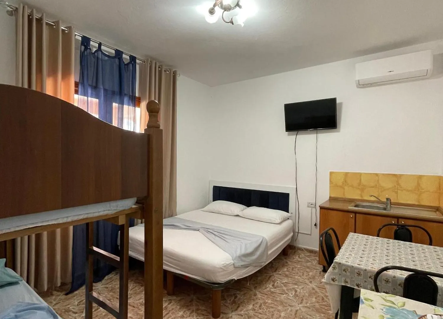 Villa Beni Osmenaj Vlore Guest house
